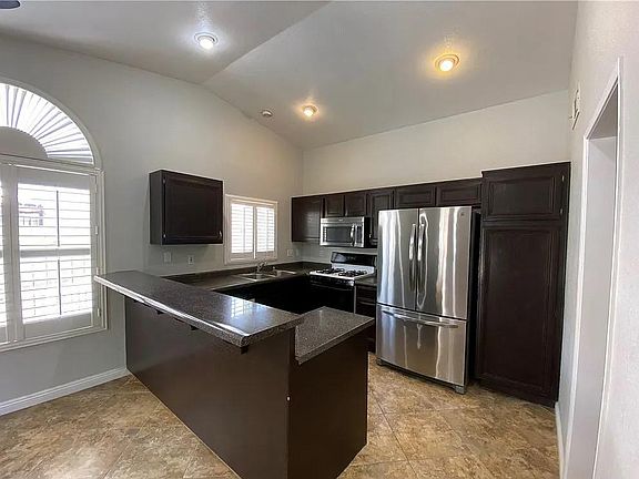 4th image of 672 Mesquite St