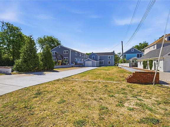 2nd image of 1129 Little Bay Ave