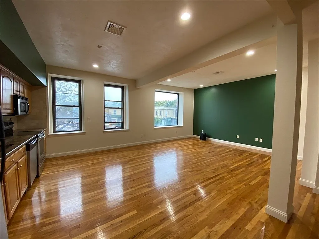 2 bed, 1000 sqft, $3,200 — Photo 3