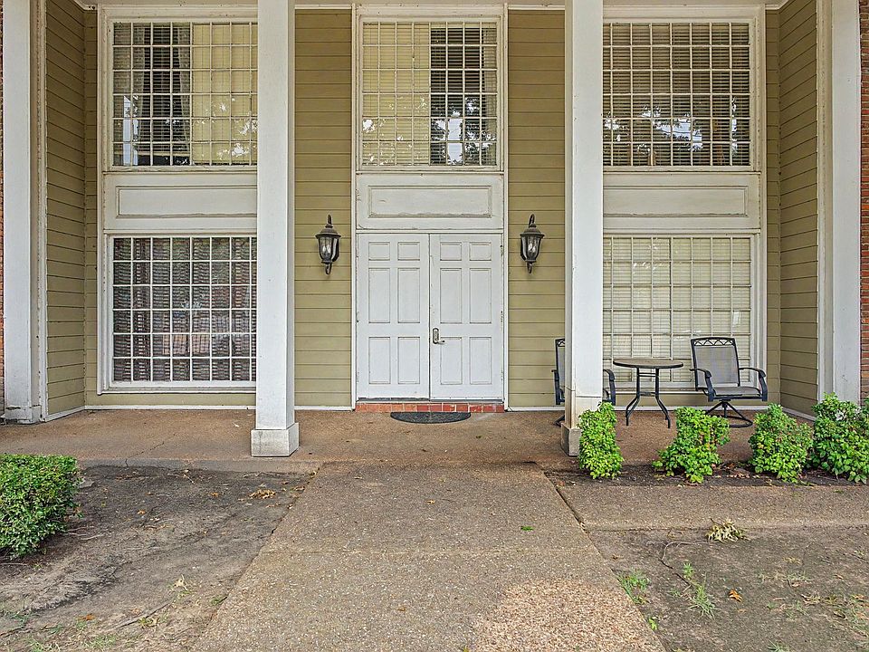 1st image of 210 S McLean Blvd APT 8