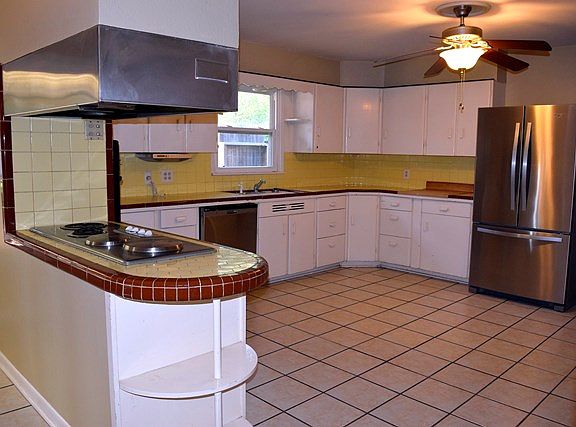 4th image of 2205 Bedford Dr