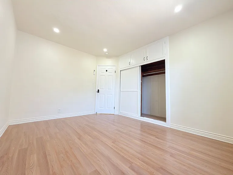 8409 Columbus Ave — Photo 14