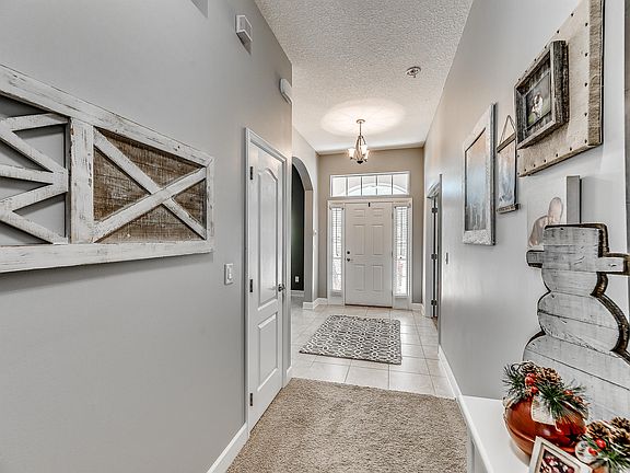 2nd image of 204 MIRANDA LAKE Court