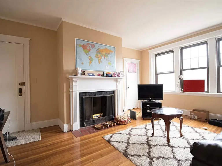 21 Euston St #3 — Photo 5