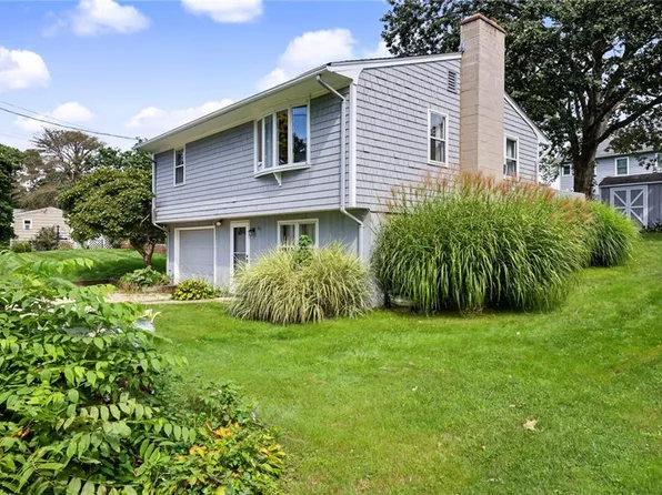 89 Spice Bush Trl, Narragansett, RI 02882