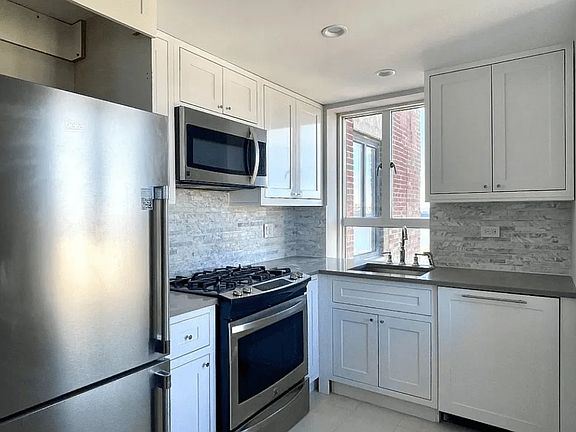 5th image of 752 W End Ave APT 23F