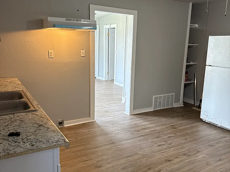 1502 Thompson Pl #B — Photo 19