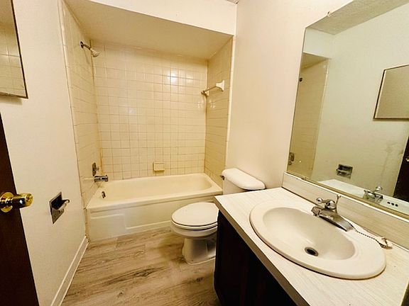 5th image of 4063-4069 4th St #4065
