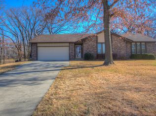 821 Laurel Oaks Cir, Sapulpa, OK 74066