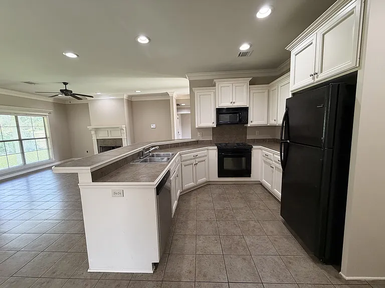 124 Saint Fabian Dr — Photo 2