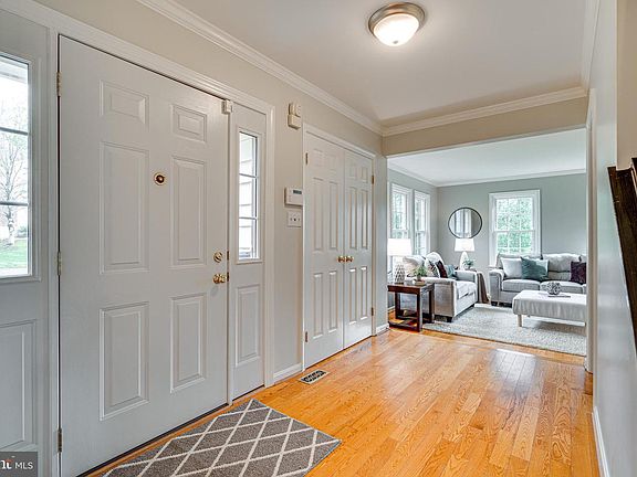 3rd image of 4810 Jennichelle Ct