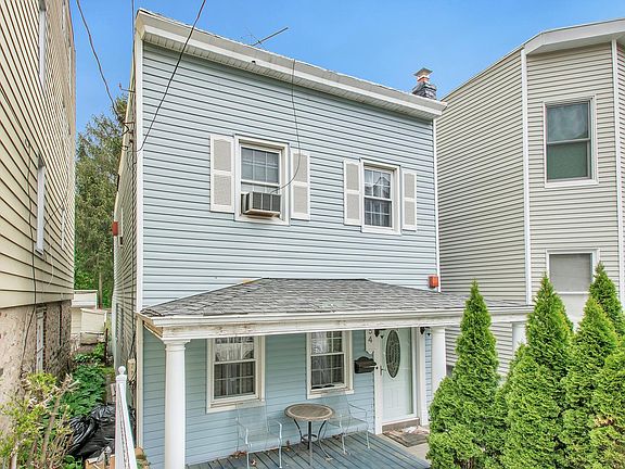 3rd image of 54 Alder St