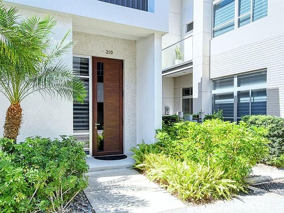 4th image of 210 Cosmopolitan Ct #210