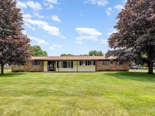 8880 Highland Dr, Freeland, MI 48623