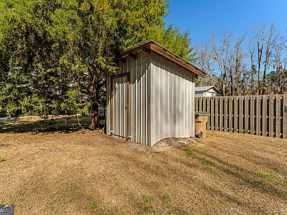 5th image of 640 Meinhard Rd