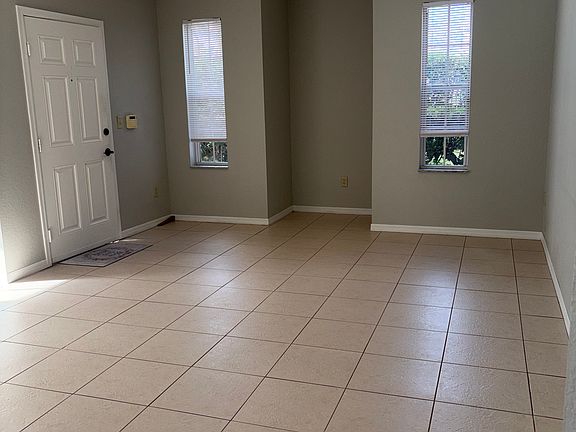 3rd image of 100 SW Peacock Blvd APT 1-103