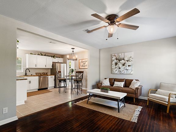 5th image of 1104 Redbud St