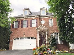 8885 Olive Mae Cir, Fairfax, VA 22031