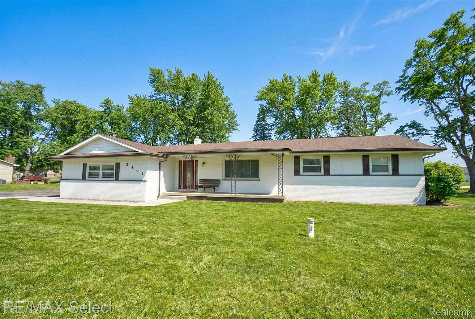 2461 N Long Lake Rd photo 1