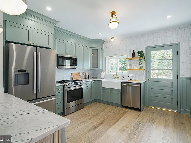 2542 E Dauphin St — Photo 25