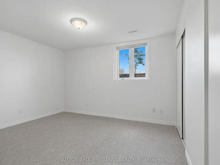 2563 Longfields Dr — Photo 22