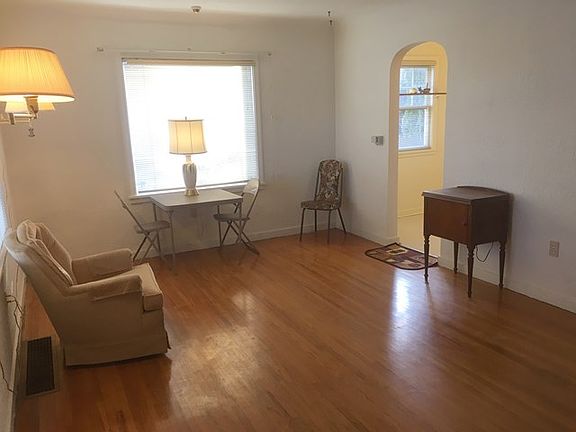 3rd image of 215 White St