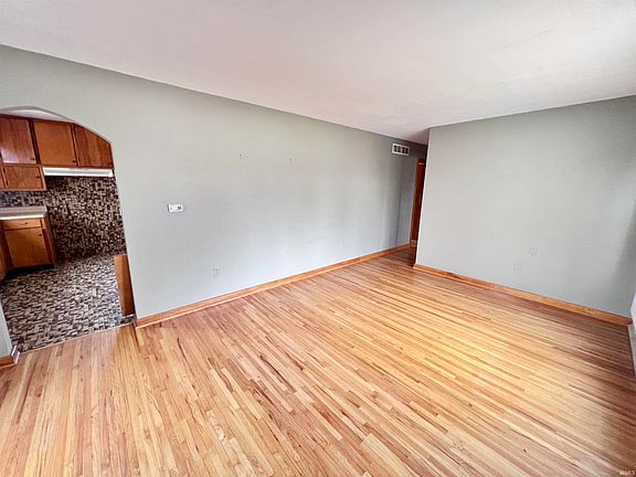 3rd image of 4708 Dodge Ave