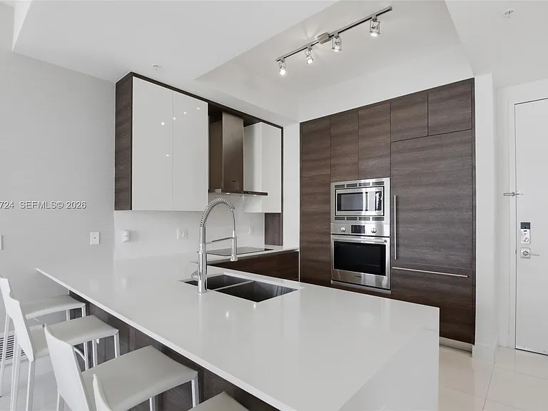 301 Altara Ave #LPH902 — Photo 2