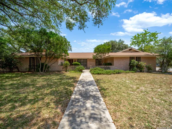 402 Waycrest, Windcrest, TX 78239