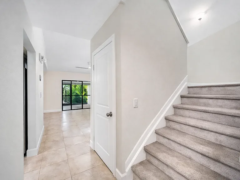 1659 SW Crossing Cir — Photo 7