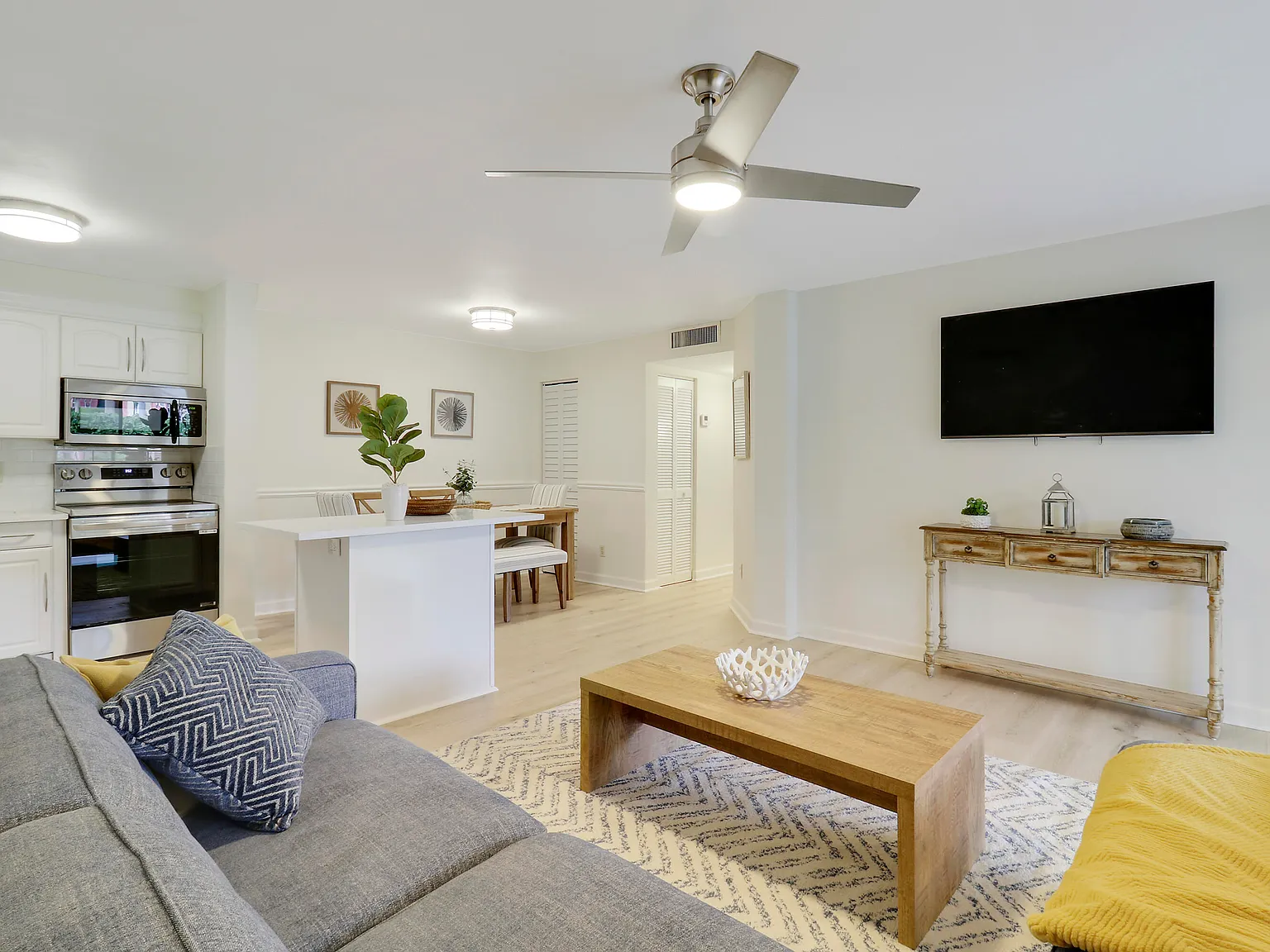 3 bed, 2.0 bath, 1268 sqft, $3,400 — Photo 4