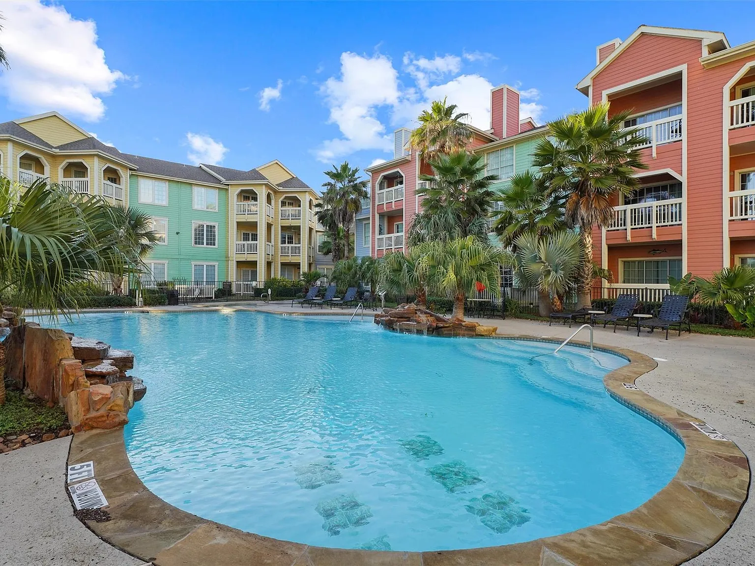 1 bed, 1.0 bath, 751 sqft, $1,700 — Photo 2