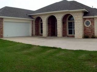 713 Crawshaw Ln, West, TX 76691