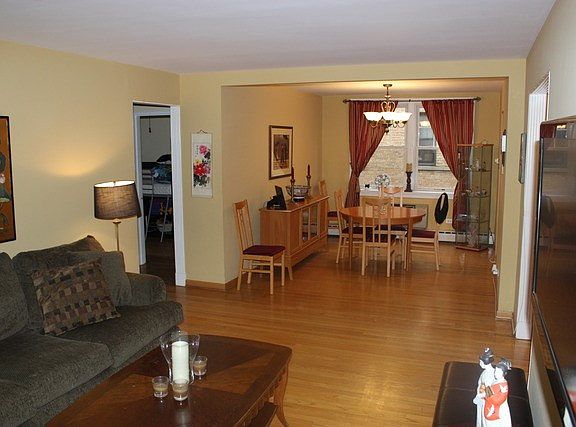4th image of 2441 W Farragut Ave APT 2B