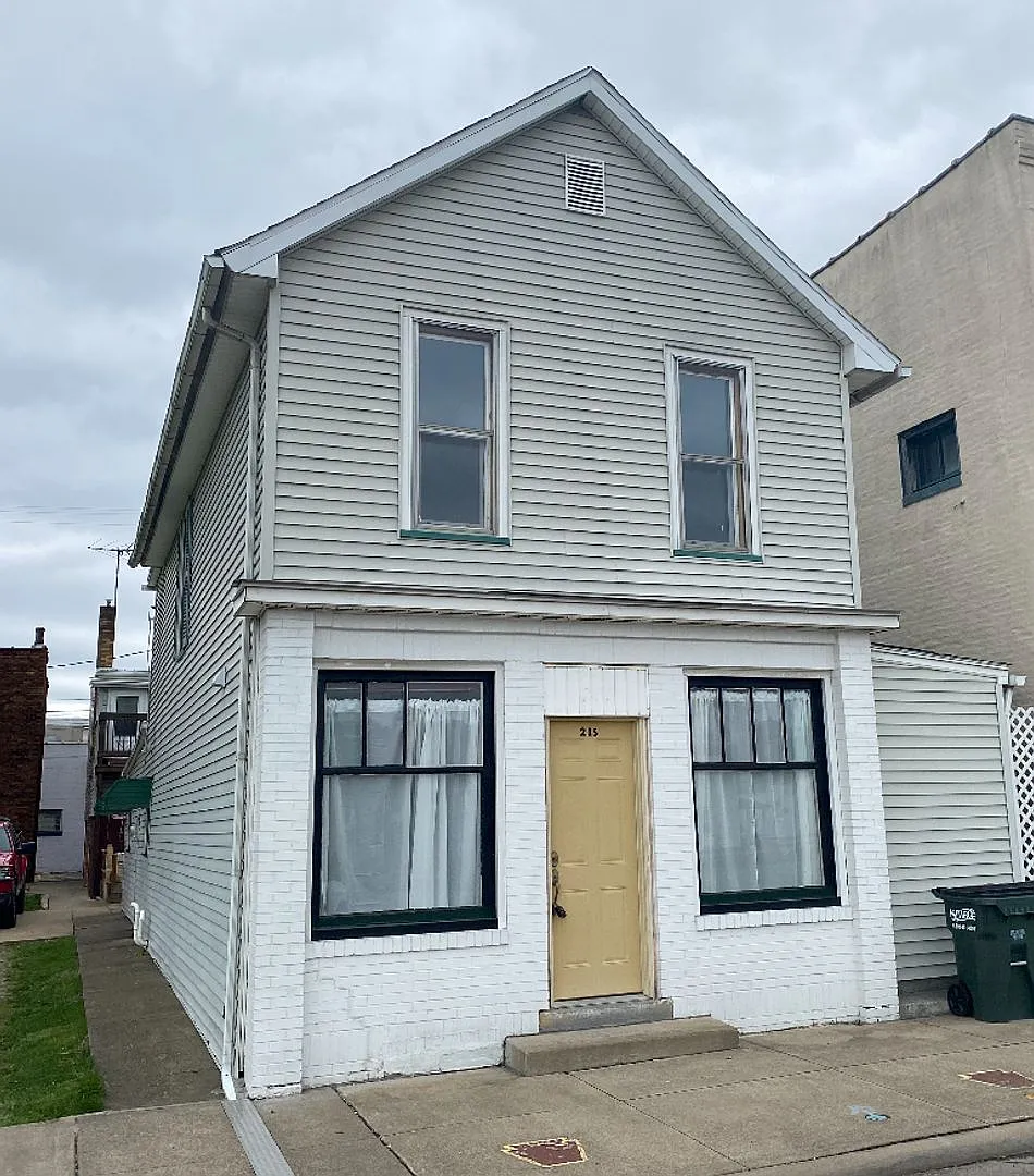 Center Street 215 — Photo 1