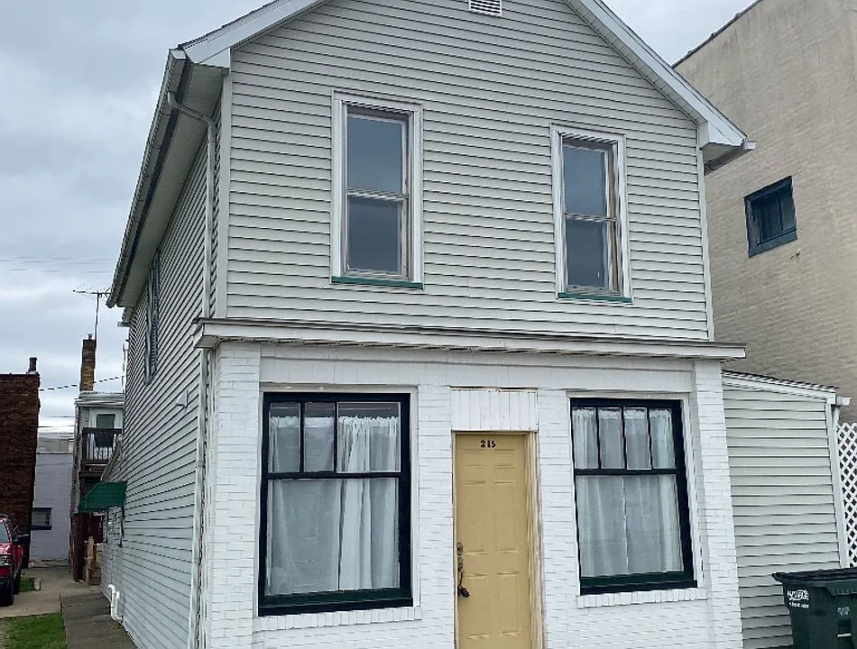 215 Center St