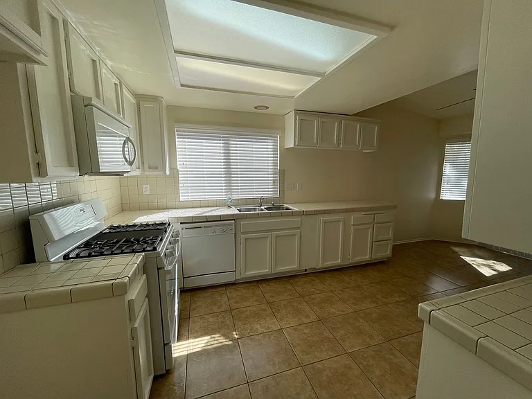 10246 Arroyo Ave — Photo 13