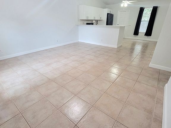 4th image of 4720 Poinsettia Ln