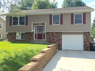 3356 Mount Vernon Dr, Waterloo, IA 50701