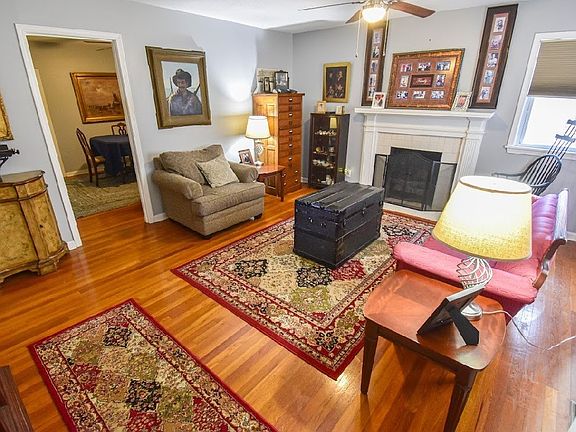 2nd image of 2609 Hackberry Ln