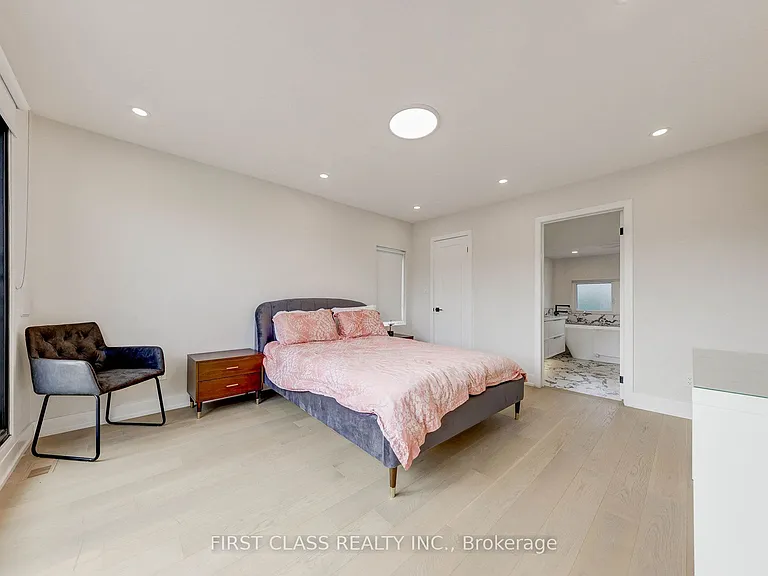 431 Roxton Rd — Photo 21