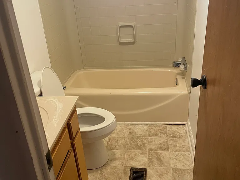 102 Acorn Ln — Photo 6