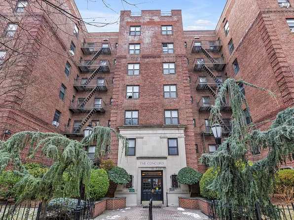 25-40 31st Ave #4E, Astoria, NY 11106
