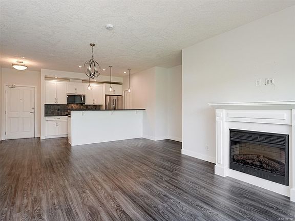4th image of 623 Treanor Ave #402
