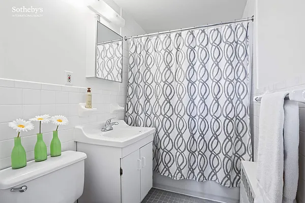 Rented by Sotheby's International Realty | media 11