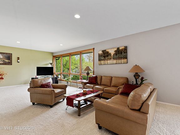3rd image of 261 Aspen Ln