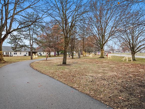 5th image of 51 Brooks Dr