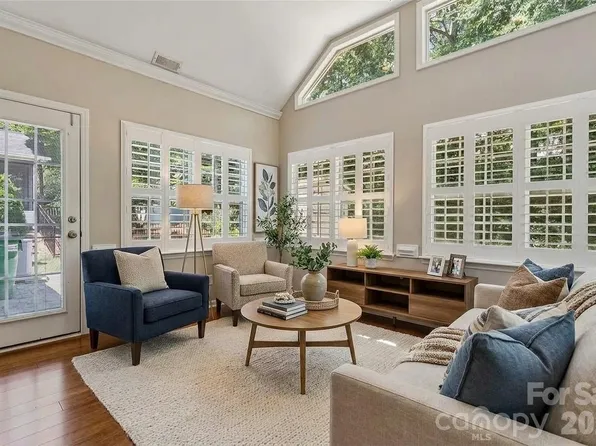 10906 Chamberlain Hall Ct, Charlotte, NC 28277