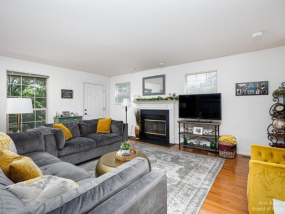 5th image of 206 Commons Ct