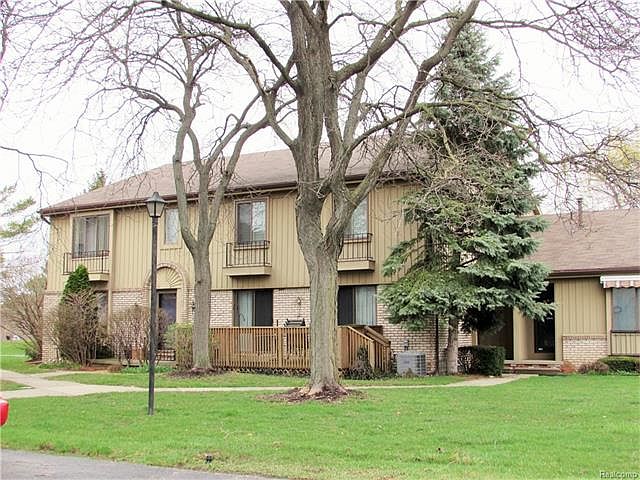 1st image of 41516 Bedford Dr